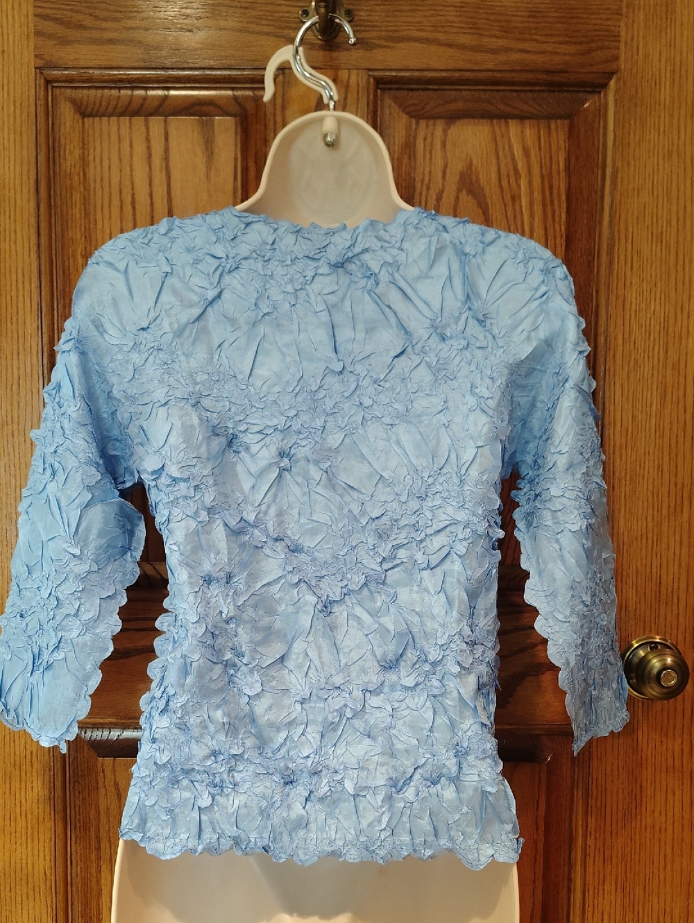 Beautiful Light Blue Textured Ruffle Women's Top S-L - Picture 3 of 4